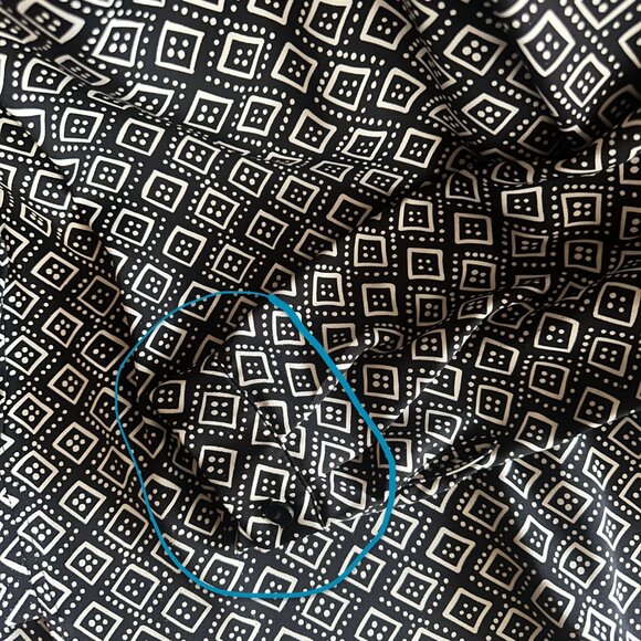 Diane von Furstenburg 95% silk black and off white long sleeve blouse. Size 0. - Picture 9 of 9